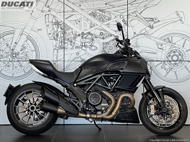 Ducati DIAVEL DARK